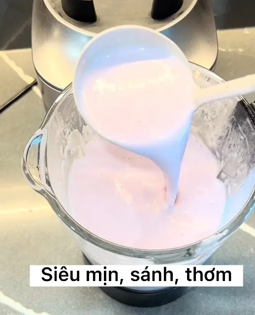 Khoai lang hấp, trứng luộc và sữa hạt điều cho bữa sáng giảm cân