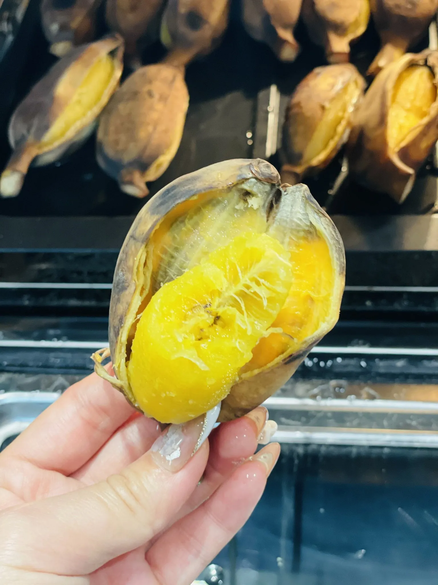 Chuối sáp nướng thơm ngon, hấp dẫn