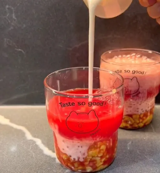 Chè chuối dưa hấu thơm ngon, mát lạnh.
