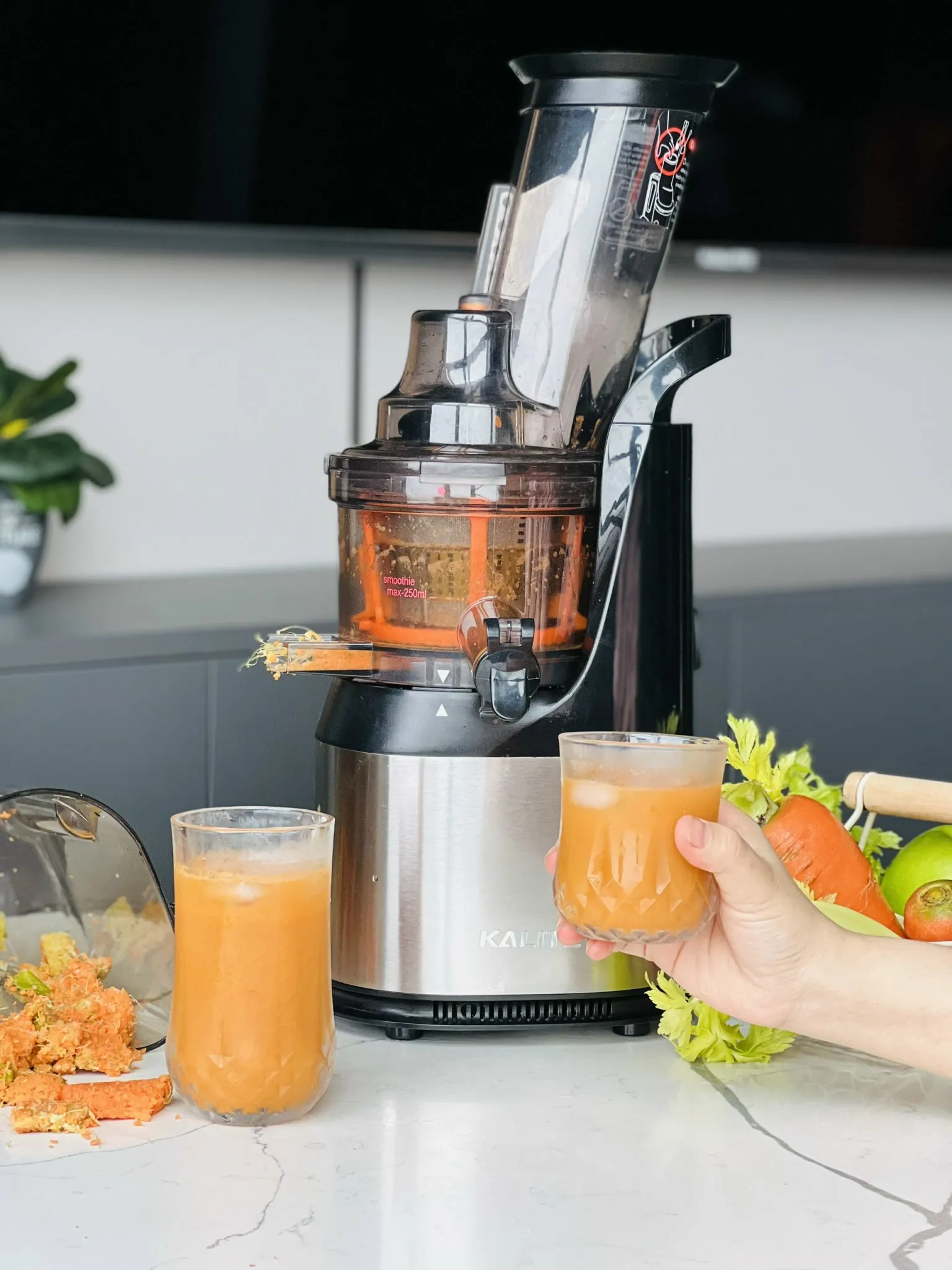Thành phẩm nước ép cần tây mix táo và cà rốt