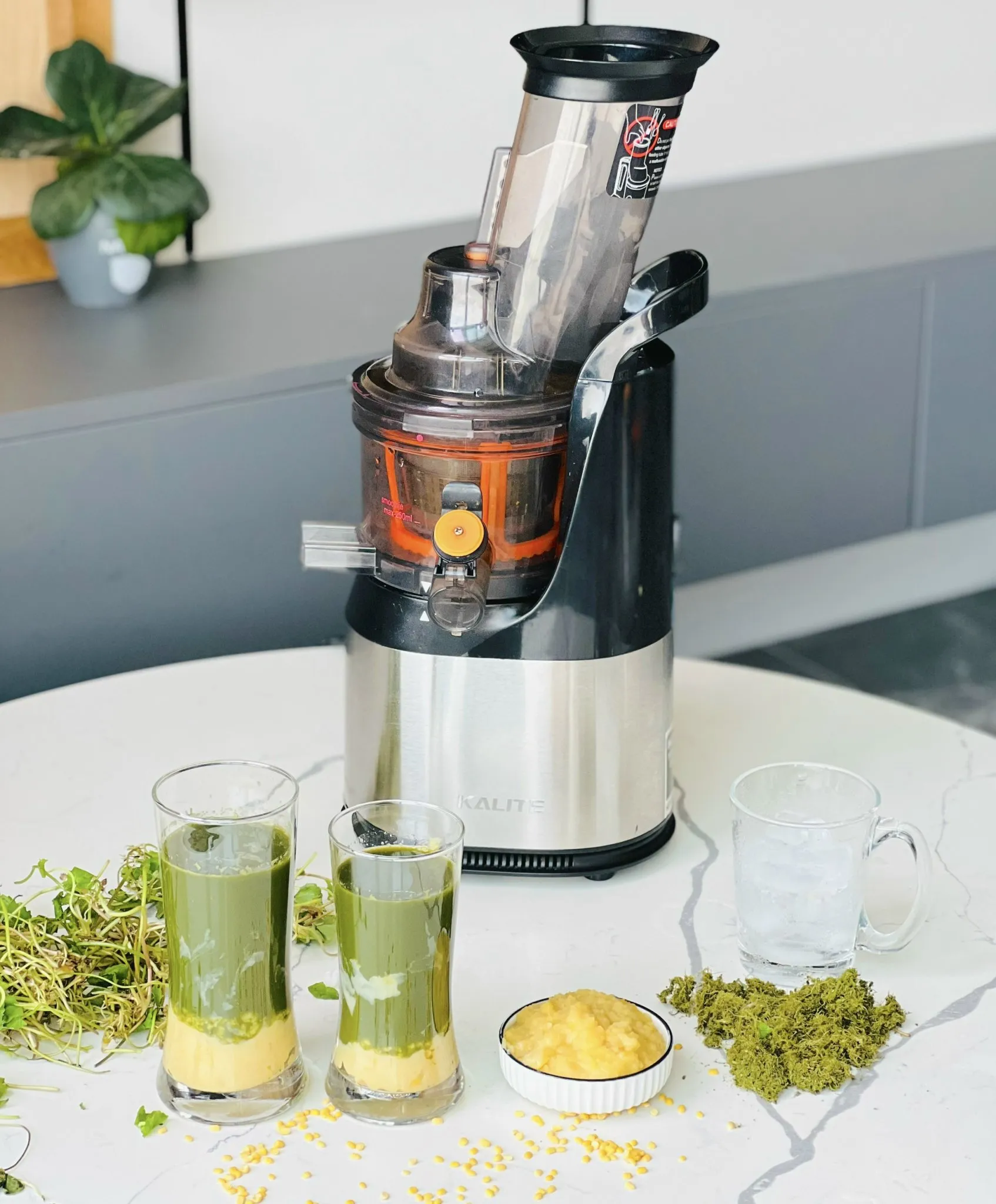 Ly nước ép rau má đậu xanh cốt dừa hoàn chỉnh