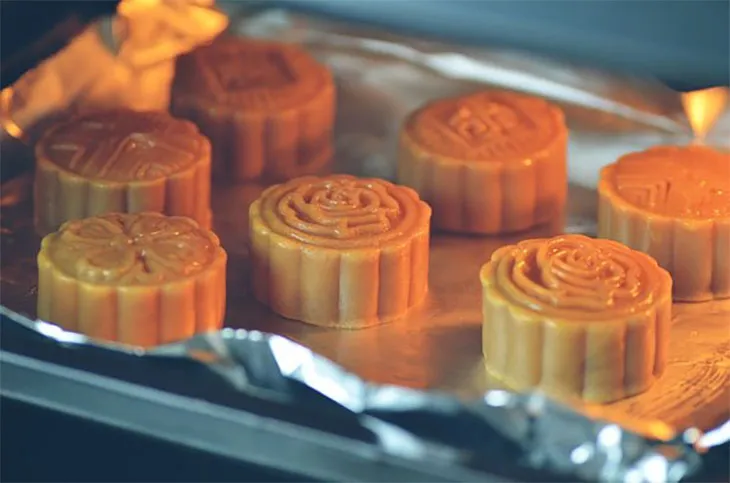 Nướng bánh trung thu bằng nồi chiên không dầu
