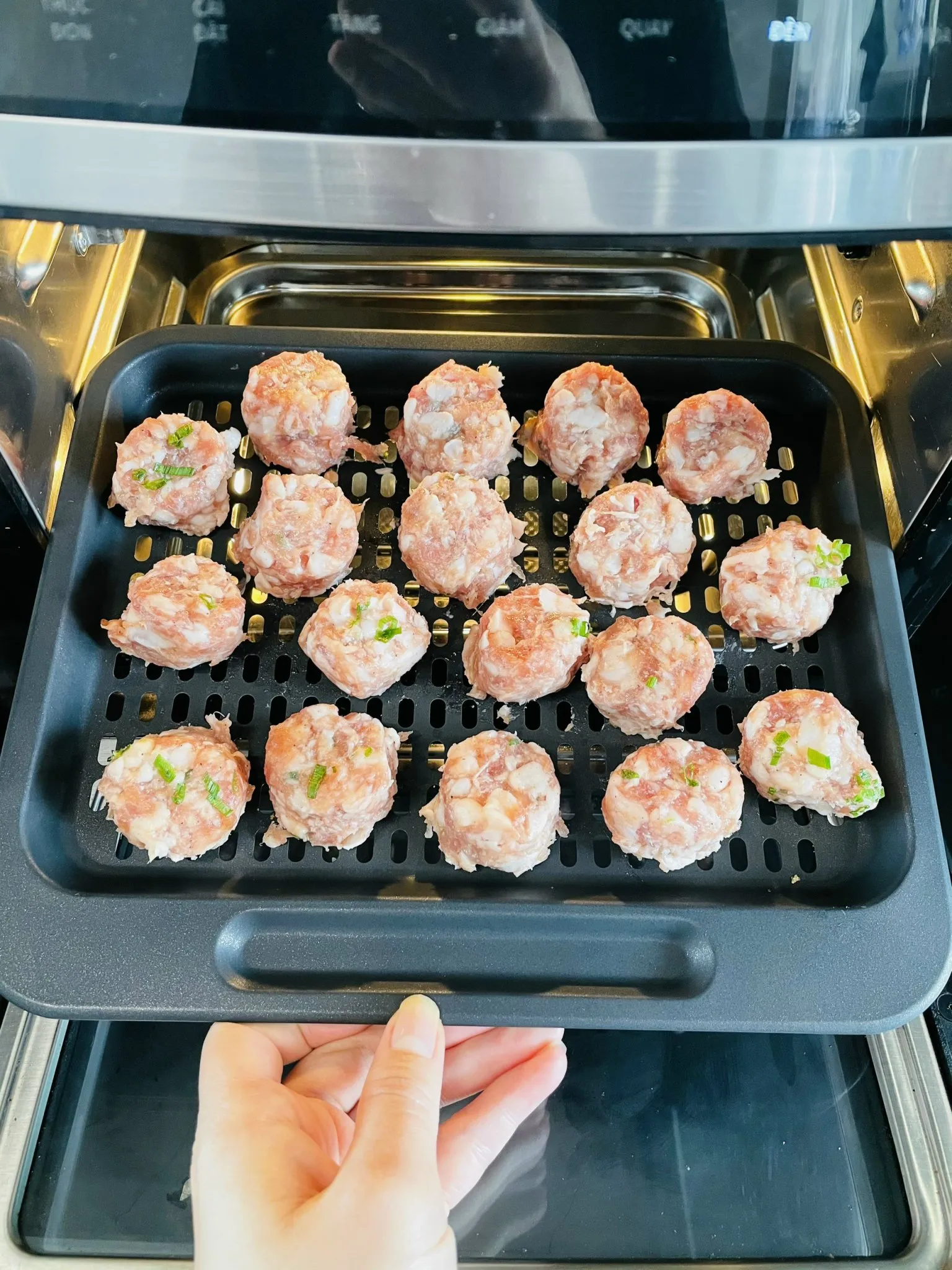Thịt viên trong nồi chiên không dầu