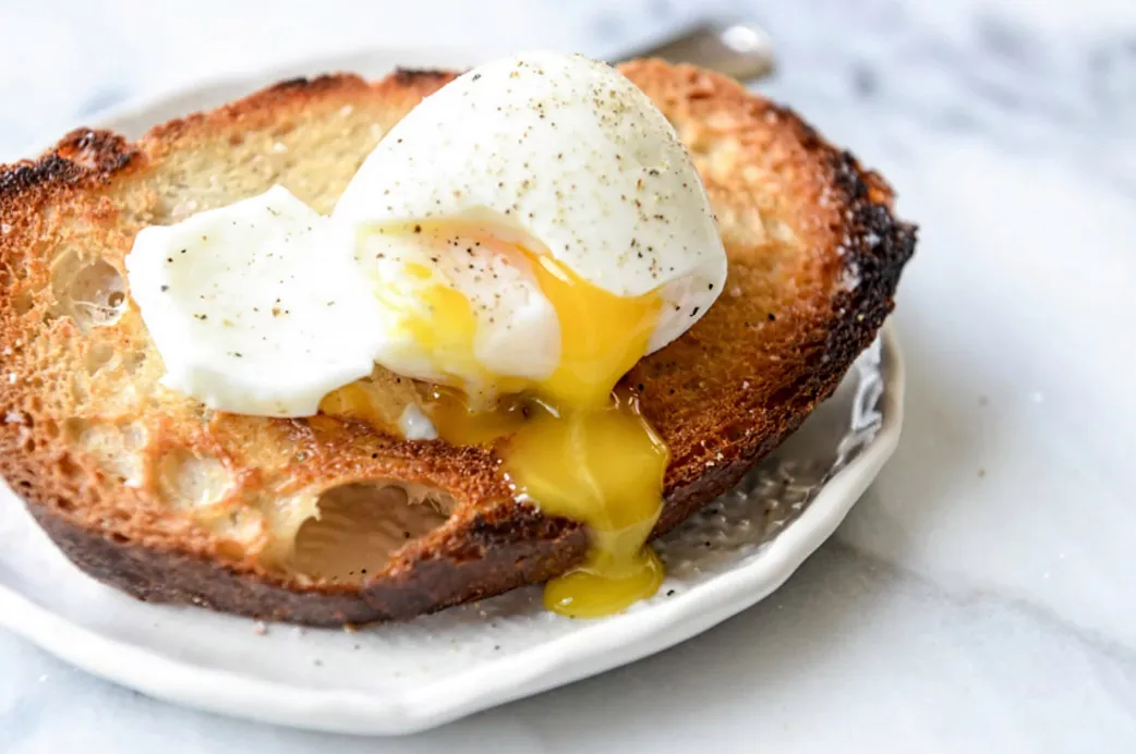 Bánh mì nướng sốt trứng lòng đào