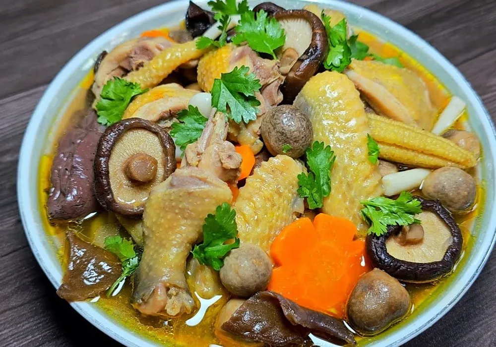 Canh gà nấm bổ dưỡng cho mọi lứa tuổi