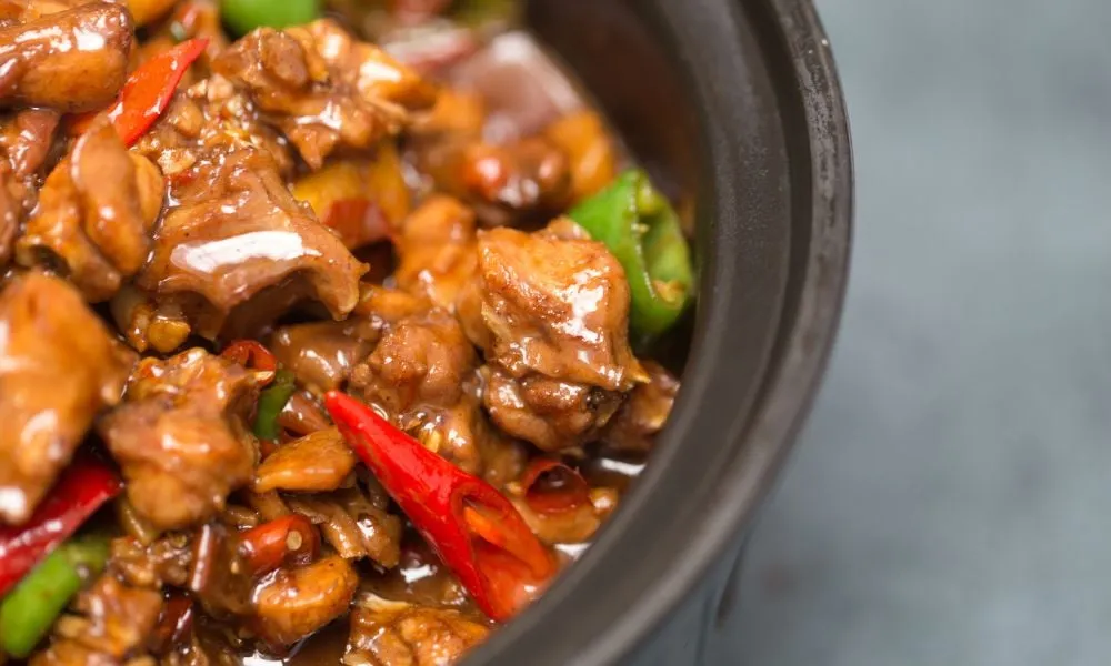 Canh gà hạt sen thơm ngon, bổ dưỡng cho giấc ngủ