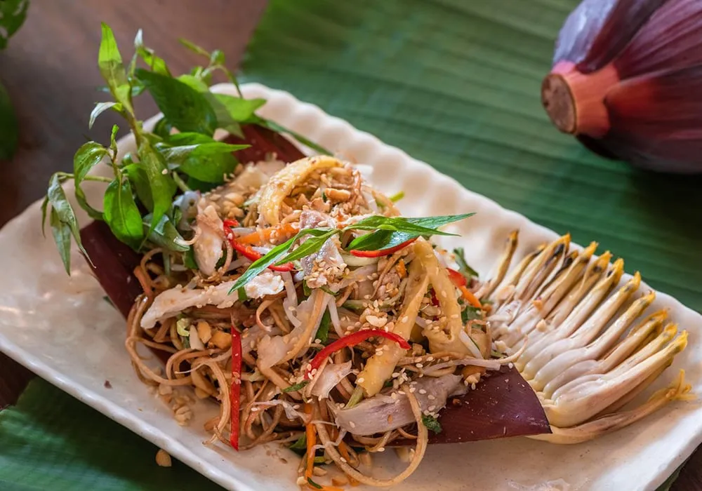 Gỏi gà bắp chuối thơm ngon đậm đà