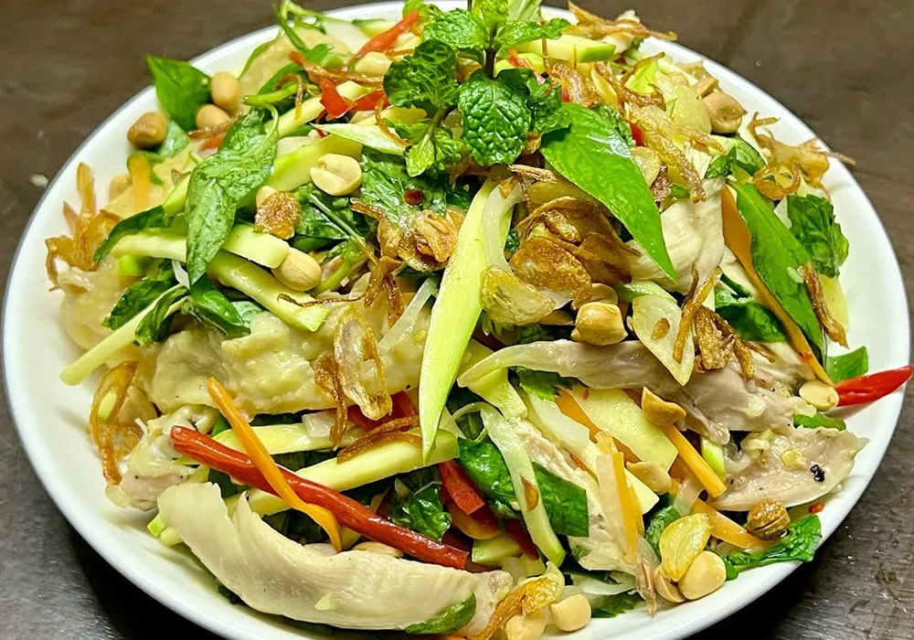 Gỏi gà xoài xanh chua ngọt hấp dẫn