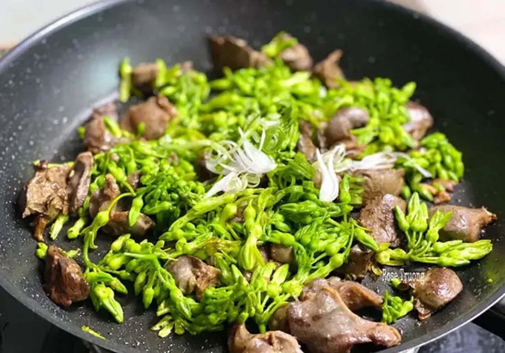 Lòng gà xào hoa thiên lý thơm ngon