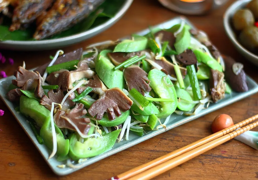 Lòng gà xào mướp thơm ngon