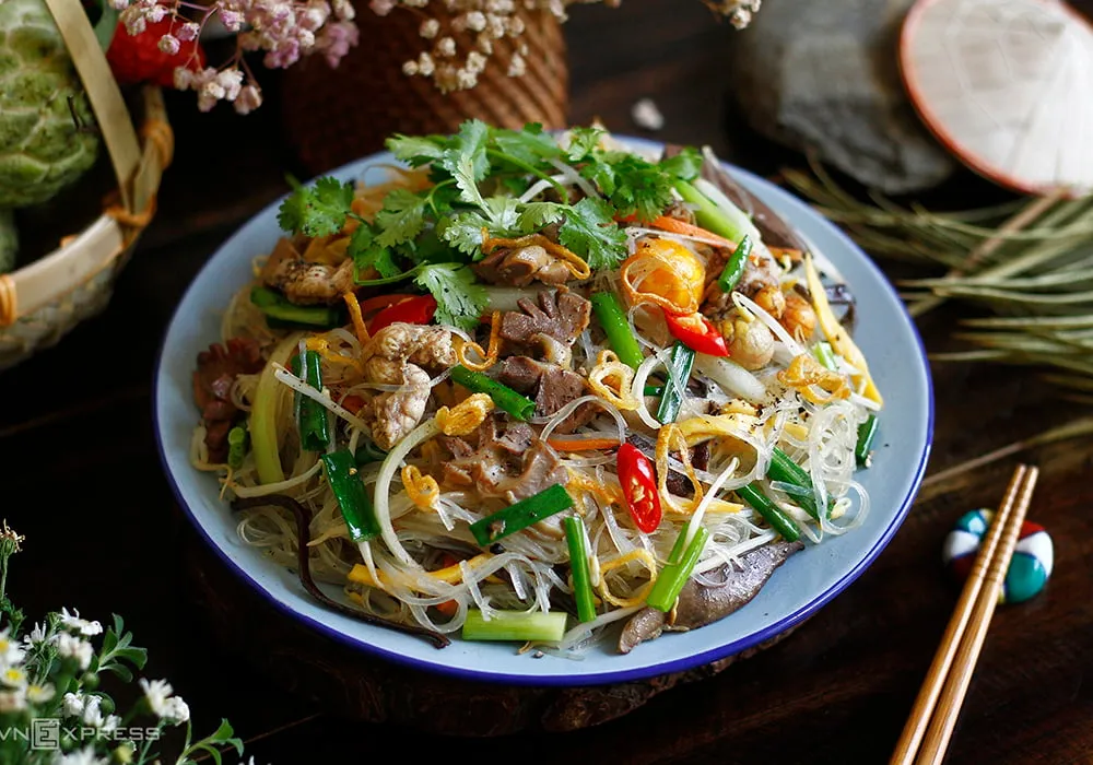 Mì xào lòng gà